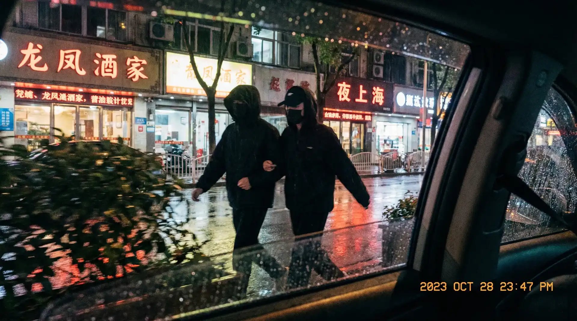 九游会平台 - 顶流明星深夜密会现场抓拍照片